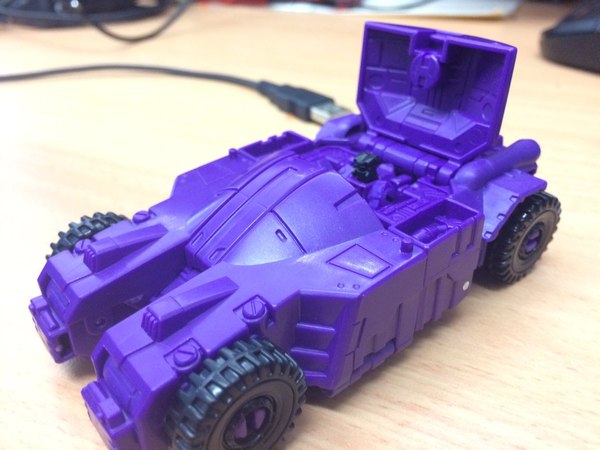 Titans Return Full Tilt Trypticon Bonus Figure Gallery 07 (7 of 14)